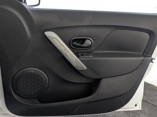 Renault Logan II Рестайлинг с пробегом 2020 года, цена 1 110 000 рублей, 77840 км, седан, Автокод Объявления