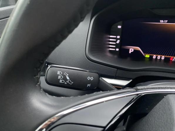 Skoda Karoq I с пробегом 2021 года, цена 2 399 000 рублей, 48644 км, внедорожник, Автокод Объявления