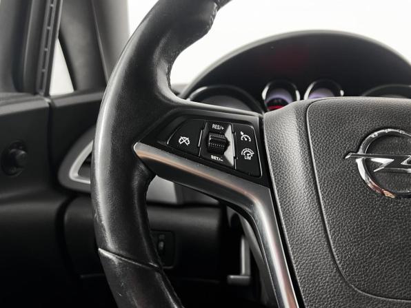 Opel Astra J Рестайлинг с пробегом 2013 года, цена 899 900 рублей, 181796 км, седан, Автокод Объявления