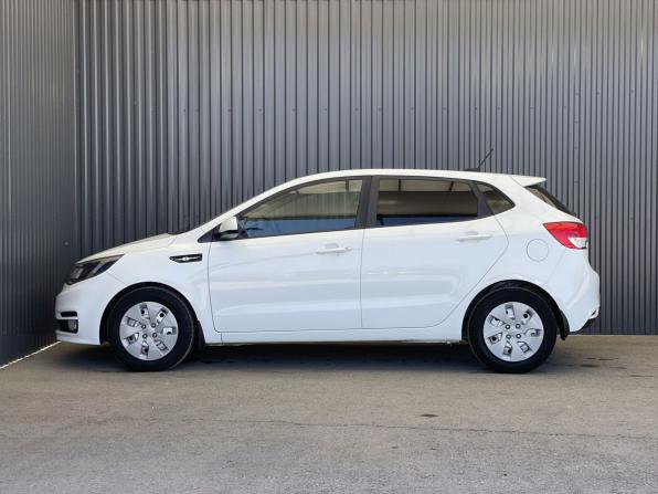 Kia Rio III Рестайлинг с пробегом 2017 года, цена 1 077 000 рублей, 126661 км, хэтчбек, Автокод Объявления