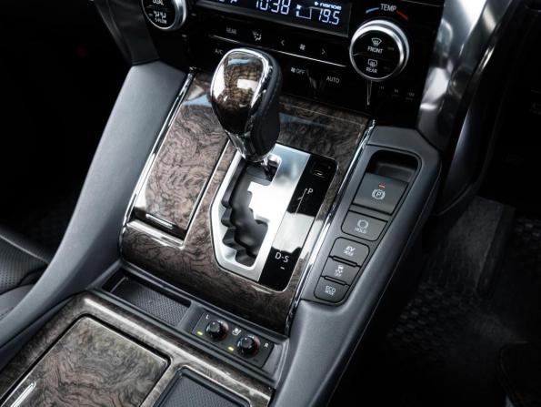 Toyota Alphard III Рестайлинг с пробегом 2022 года, цена 5 700 000 рублей, 33337 км, минивэн, Автокод Объявления