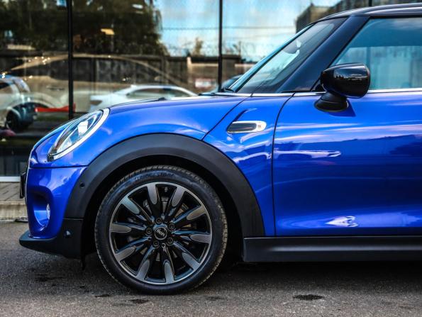 Mini Hatch III (F55/F56) Рестайлинг с пробегом 2020 года, цена 2 399 000 рублей, 82000 км, хэтчбек, Автокод Объявления