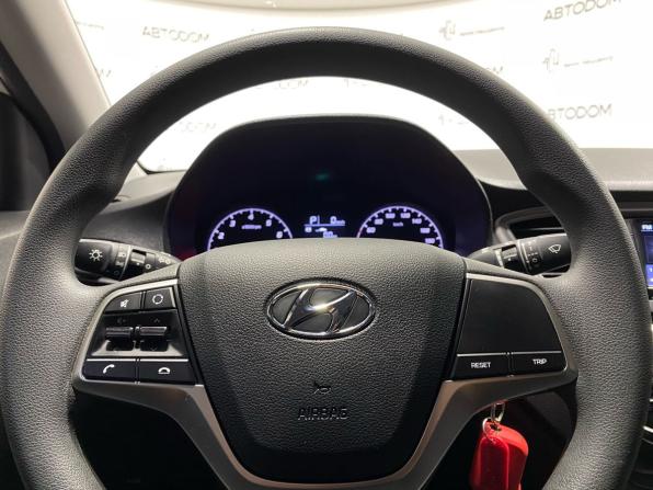 Hyundai Solaris II Рестайлинг с пробегом 2022 года, цена 1 569 000 рублей, 34598 км, седан, Автокод Объявления