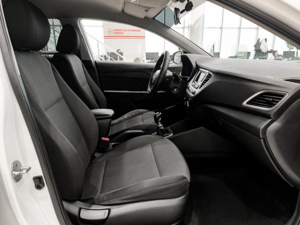 Hyundai Solaris II с пробегом 2017 года, цена 880 000 рублей, 243769 км, седан, Автокод Объявления