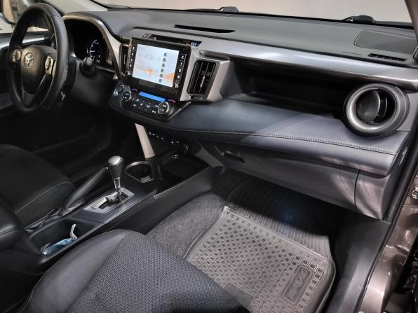 Toyota RAV4 IV (XA40) Рестайлинг с пробегом 2018 года, цена 2 390 000 рублей, 143000 км, внедорожник, Автокод Объявления