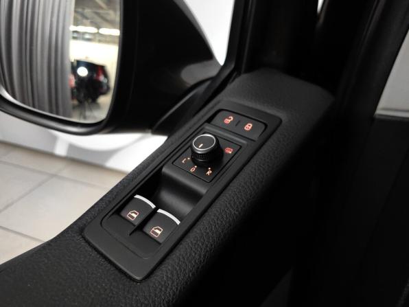 Volkswagen Multivan T6 с пробегом 2015 года, цена 3 085 000 рублей, 175974 км, минивэн, Автокод Объявления