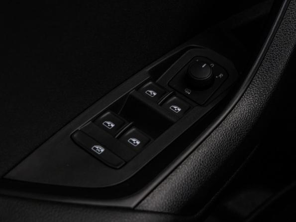 Skoda Karoq I с пробегом 2021 года, цена 2 399 000 рублей, 35521 км, внедорожник, Автокод Объявления
