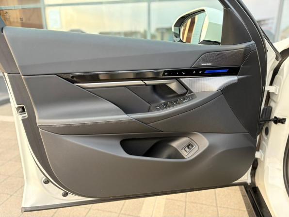 BMW 5 серии VIII (G60/G61/G68) с пробегом 2023 года, цена 8 660 000 рублей, 300 км, седан, Автокод Объявления