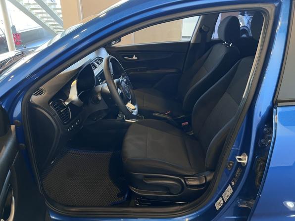 Kia Rio IV Рестайлинг с пробегом 2021 года, цена 1 379 000 рублей, 98000 км, седан, Автокод Объявления