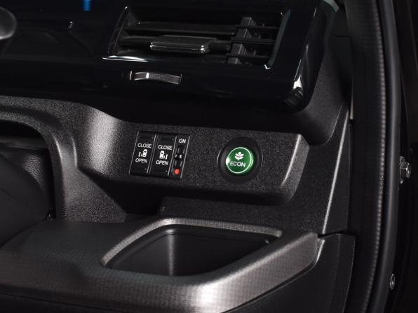 Honda Stepwgn V Рестайлинг с пробегом 2019 года, цена 2 314 995 рублей, 50293 км, минивэн, Автокод Объявления