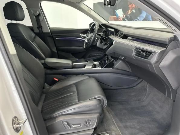 Audi e-tron I с пробегом 2021 года, цена 4 700 000 рублей, 44000 км, внедорожник, Автокод Объявления