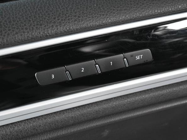 Volkswagen Touareg II Рестайлинг с пробегом 2017 года, цена 3 719 000 рублей, 86356 км, внедорожник, Автокод Объявления