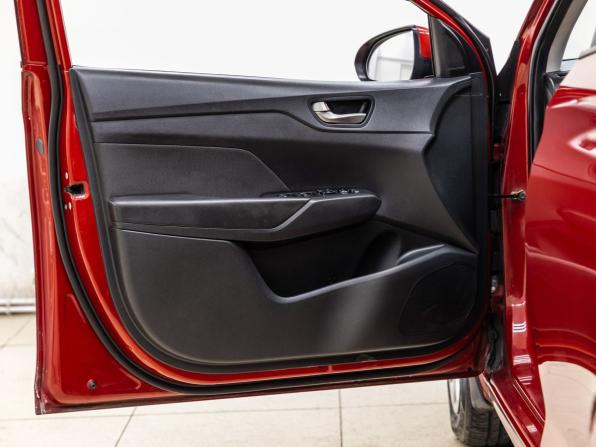 Hyundai Solaris II с пробегом 2018 года, цена 998 000 рублей, 95094 км, седан, Автокод Объявления