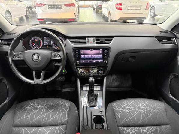 Skoda Octavia III (A7) Рестайлинг с пробегом 2020 года, цена 2 098 000 рублей, 42602 км, лифтбек, Автокод Объявления