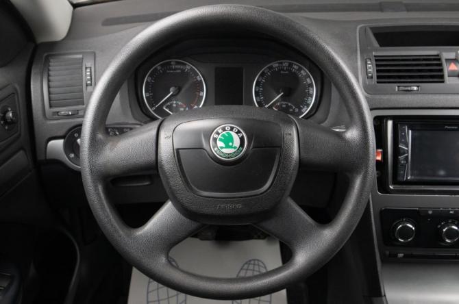 Skoda Octavia II (A5) Рестайлинг с пробегом 2011 года, цена 699 000 рублей, 242000 км, лифтбек, Автокод Объявления