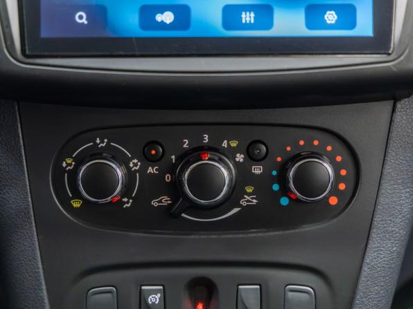 Renault Sandero II с пробегом 2015 года, цена 1 048 000 рублей, 75506 км, хэтчбек, Автокод Объявления