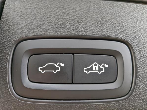 Volvo XC60 II Рестайлинг с пробегом 2021 года, цена 4 350 000 рублей, 77055 км, внедорожник, Автокод Объявления