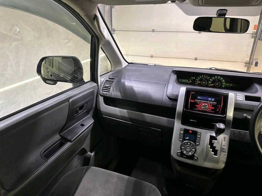 Toyota Voxy II (R70) Новосибирск  - изображение 16