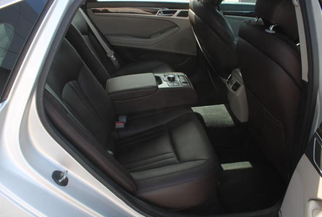 Hyundai Genesis II с пробегом 2015 года, цена 1 950 000 рублей, 183883 км, седан, Автокод Объявления