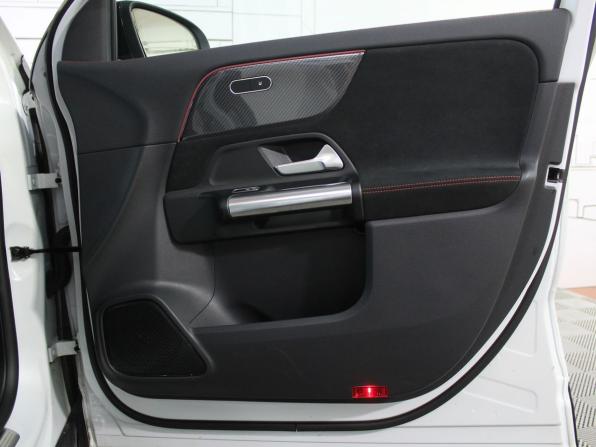 Mercedes-Benz GLA II (H247) с пробегом 2021 года, цена 3 499 000 рублей, 31544 км, внедорожник, Автокод Объявления