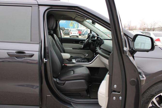 Kia Carnival IV Рестайлинг с пробегом 2023 года, цена 4 529 000 рублей, 46702 км, минивэн, Автокод Объявления