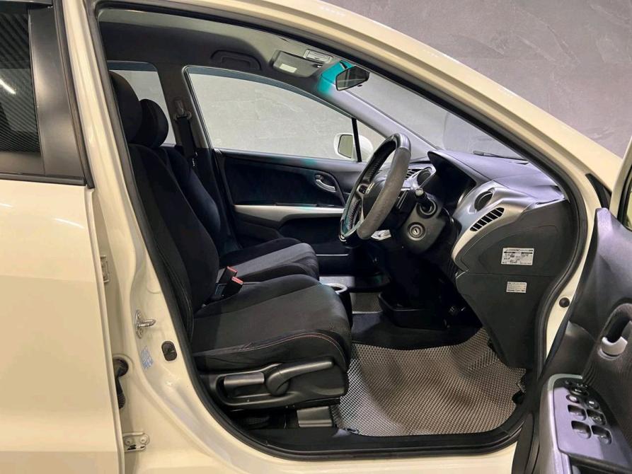 Honda Stream II Рестайлинг Новосибирск  - изображение 17