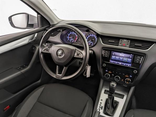 Skoda Octavia III (A7) Рестайлинг с пробегом 2019 года, цена 1 695 000 рублей, 130000 км, лифтбек, Автокод Объявления
