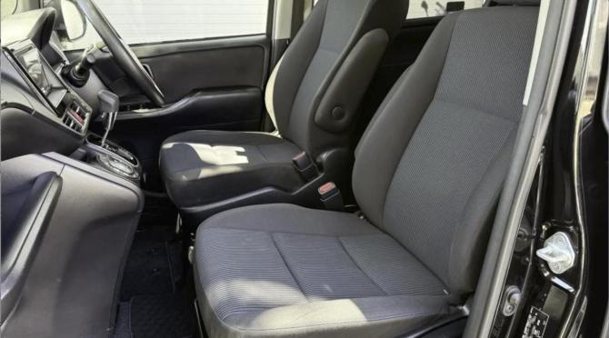 Toyota Voxy III (R80) Рестайлинг с пробегом 2019 года, цена 2 360 000 рублей, 146607 км, минивэн, Автокод Объявления