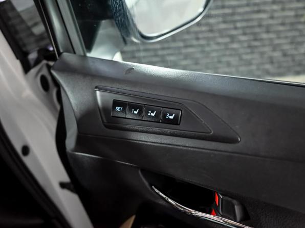 Toyota Alphard III Рестайлинг с пробегом 2018 года, цена 4 045 000 рублей, 170911 км, минивэн, Автокод Объявления