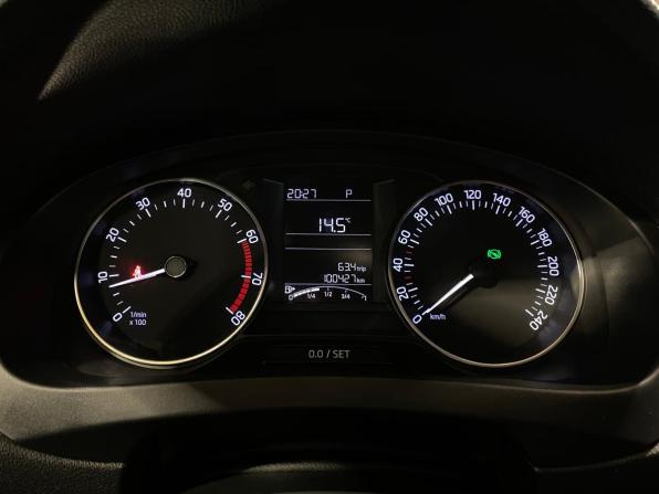 Skoda Rapid I с пробегом 2016 года, цена 1 300 000 рублей, 100426 км, лифтбек, Автокод Объявления