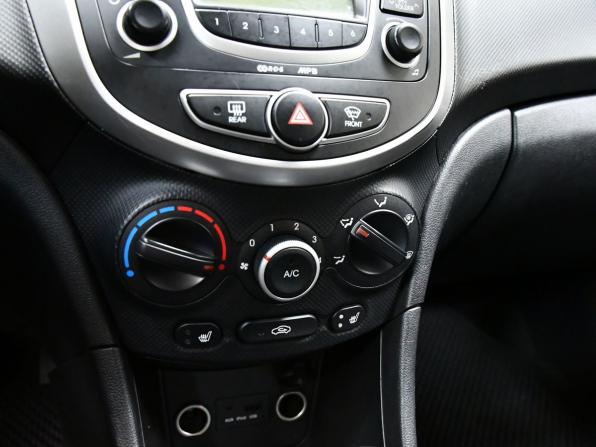 Hyundai Solaris I с пробегом 2012 года, цена 647 000 рублей, 112407 км, хэтчбек, Автокод Объявления