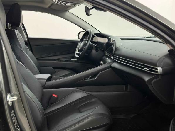 Hyundai Elantra VII (CN7) Рестайлинг с пробегом 2024 года, цена 2 115 000 рублей, 28770 км, седан, Автокод Объявления