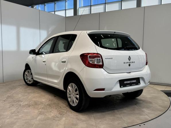 Renault Sandero II с пробегом 2016 года, цена 850 000 рублей, 124451 км, хэтчбек, Автокод Объявления