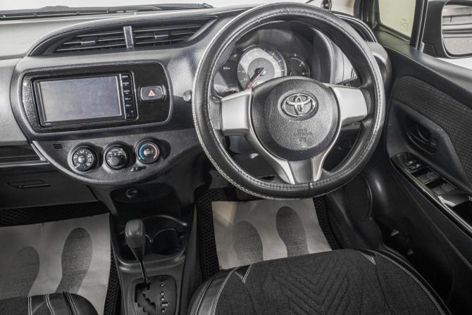Toyota Vitz III (XP130) Рестайлинг с пробегом 2014 года, цена 899 000 рублей, 105000 км, хэтчбек, Автокод Объявления
