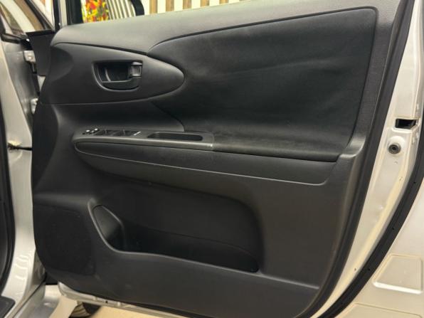 Toyota Wish II Рестайлинг с пробегом 2013 года, цена 1 668 000 рублей, 97400 км, минивэн, Автокод Объявления