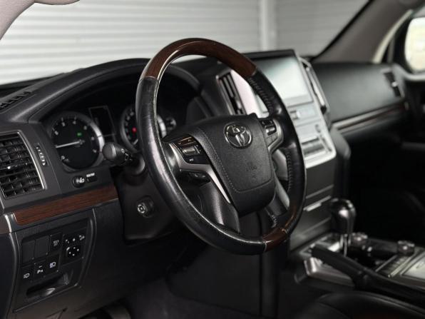 Toyota Land Cruiser 200 Series Рестайлинг 2 с пробегом 2017 года, цена 5 499 000 рублей, 165124 км, внедорожник, Автокод Объявления