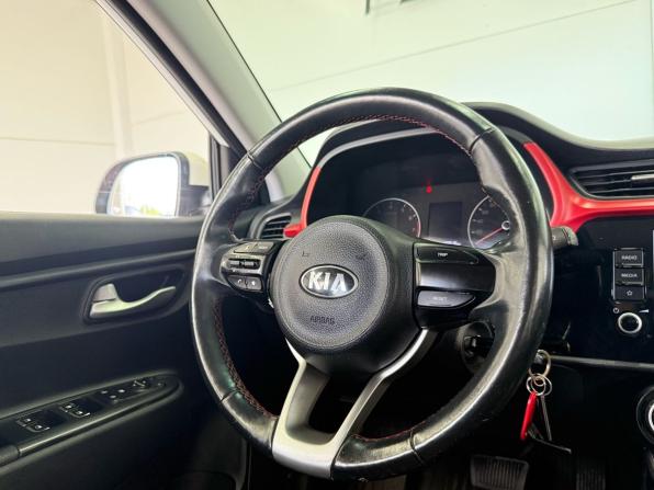 Kia Rio IV Рестайлинг с пробегом 2021 года, цена 1 589 000 рублей, 137000 км, хэтчбек, Автокод Объявления