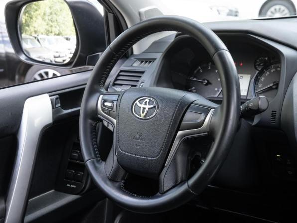 Toyota Land Cruiser Prado 150 Series Рестайлинг 2 с пробегом 2018 года, цена 5 299 000 рублей, 116818 км, внедорожник, Автокод Объявления