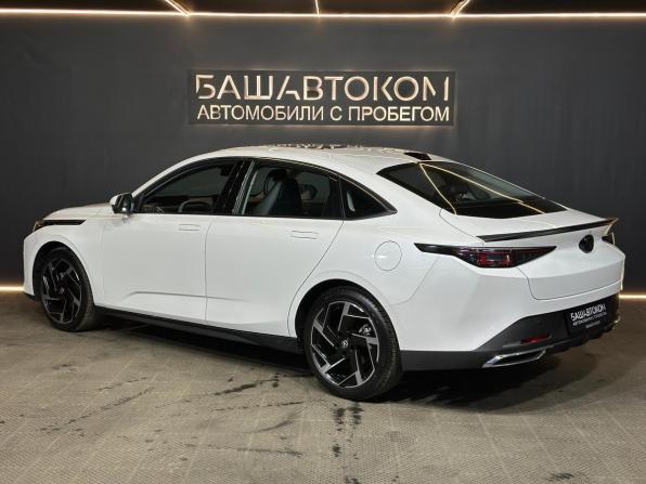 Changan Lamore с пробегом 2023 года, цена 2 370 000 рублей, 7555 км, седан, Автокод Объявления