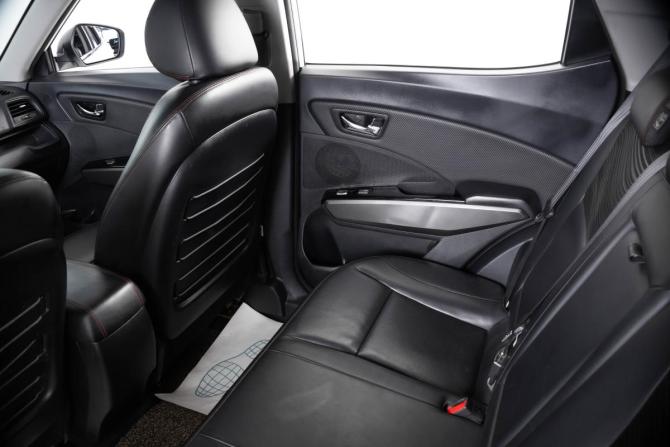 SsangYong Tivoli I с пробегом 2019 года, цена 1 299 000 рублей, 176000 км, внедорожник, Автокод Объявления