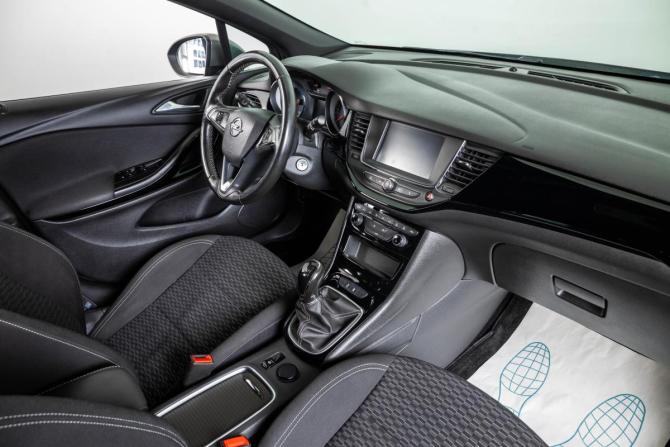 Opel Astra K с пробегом 2018 года, цена 1 369 000 рублей, 166621 км, универсал, Автокод Объявления