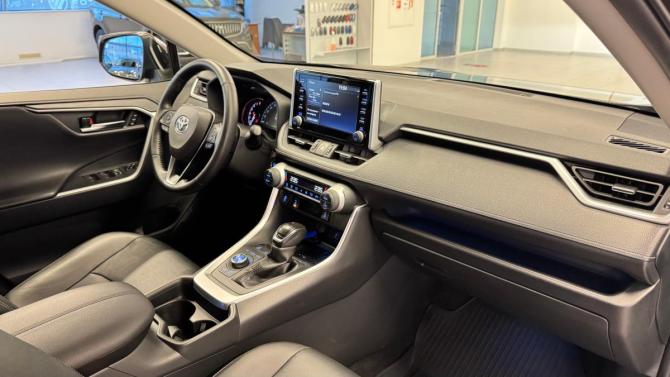 Toyota RAV4 V (XA50) с пробегом 2021 года, цена 3 899 000 рублей, 76240 км, внедорожник, Автокод Объявления