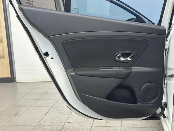 Renault Fluence I Рестайлинг с пробегом 2014 года, цена 690 000 рублей, 205165 км, седан, Автокод Объявления