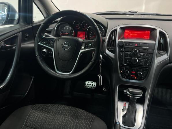 Opel Astra J Рестайлинг с пробегом 2013 года, цена 880 000 рублей, 129041 км, универсал, Автокод Объявления