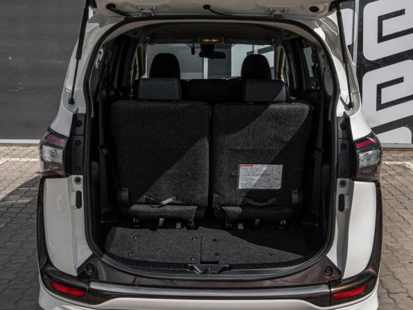 Toyota Sienta II с пробегом 2017 года, цена 1 800 000 рублей, 142686 км, компактвэн, Автокод Объявления