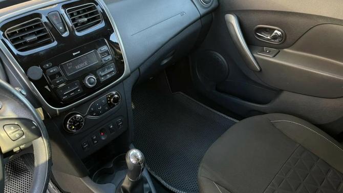 Renault Sandero II с пробегом 2017 года, цена 960 000 рублей, 131621 км, хэтчбек, Автокод Объявления