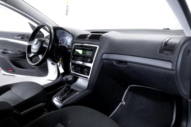 Skoda Octavia II (A5) Рестайлинг с пробегом 2013 года, цена 599 000 рублей, 233000 км, лифтбек, Автокод Объявления