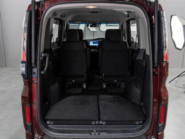 Honda Stepwgn V Рестайлинг с пробегом 2017 года, цена 2 399 000 рублей, 155728 км, минивэн, Автокод Объявления