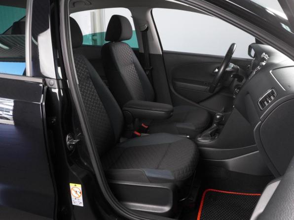 Volkswagen Polo V Рестайлинг с пробегом 2019 года, цена 1 469 000 рублей, 125078 км, седан, Автокод Объявления