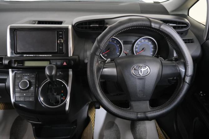 Toyota Wish II Рестайлинг с пробегом 2017 года, цена 2 019 000 рублей, 85000 км, минивэн, Автокод Объявления